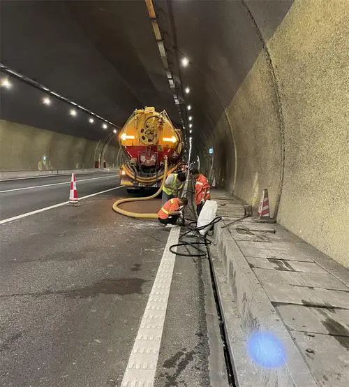 江西隧道排水渠清淤